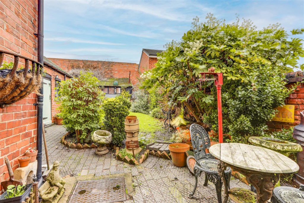 Highbury Road, Bulwell, Nottinghamshire, NG6 9FE