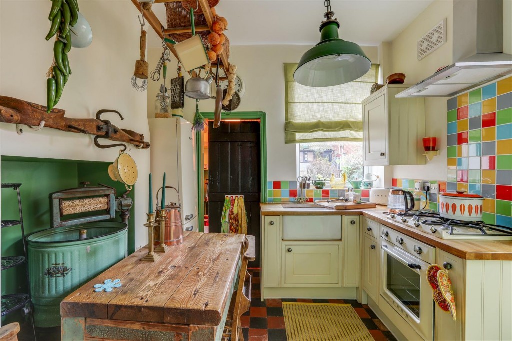 Highbury Road, Bulwell, Nottinghamshire, NG6 9FE