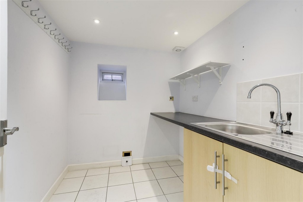 Swains Avenue, Bakersfield, Nottinghamshire, NG3 7AU