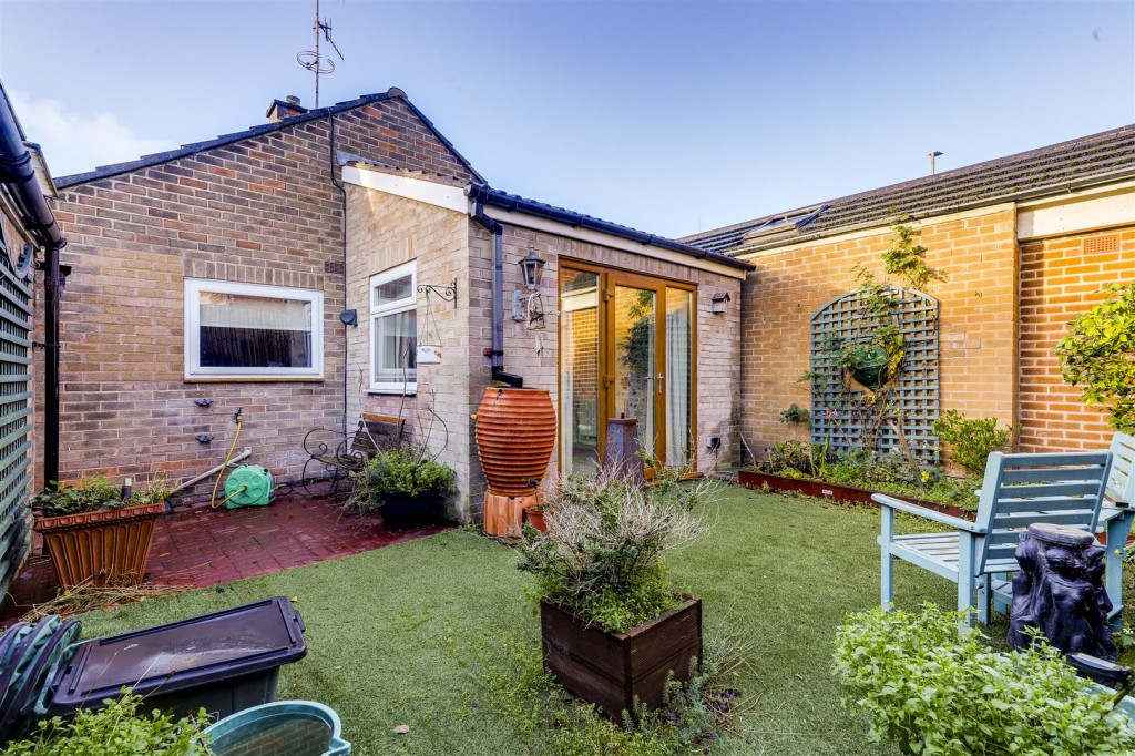 Appledorne Way, Arnold, Nottinghamshire, NG5 8JQ