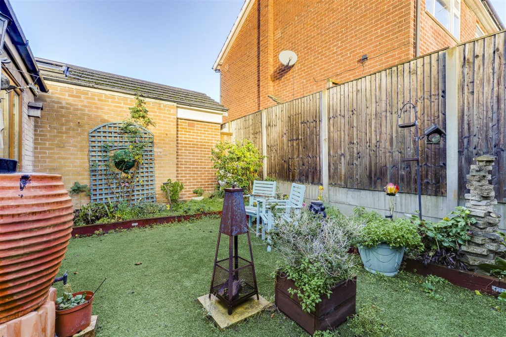 Appledorne Way, Arnold, Nottinghamshire, NG5 8JQ