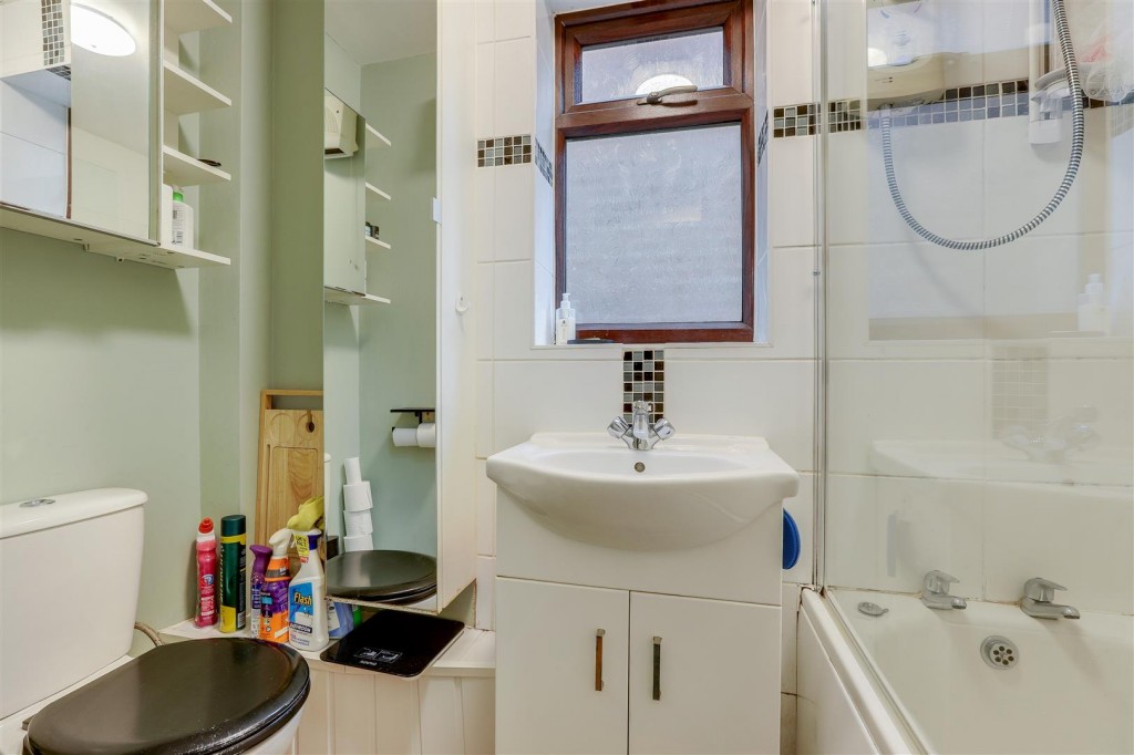 Roseberry Gardens, Hucknall, Nottinghamshire, NG15 7PX