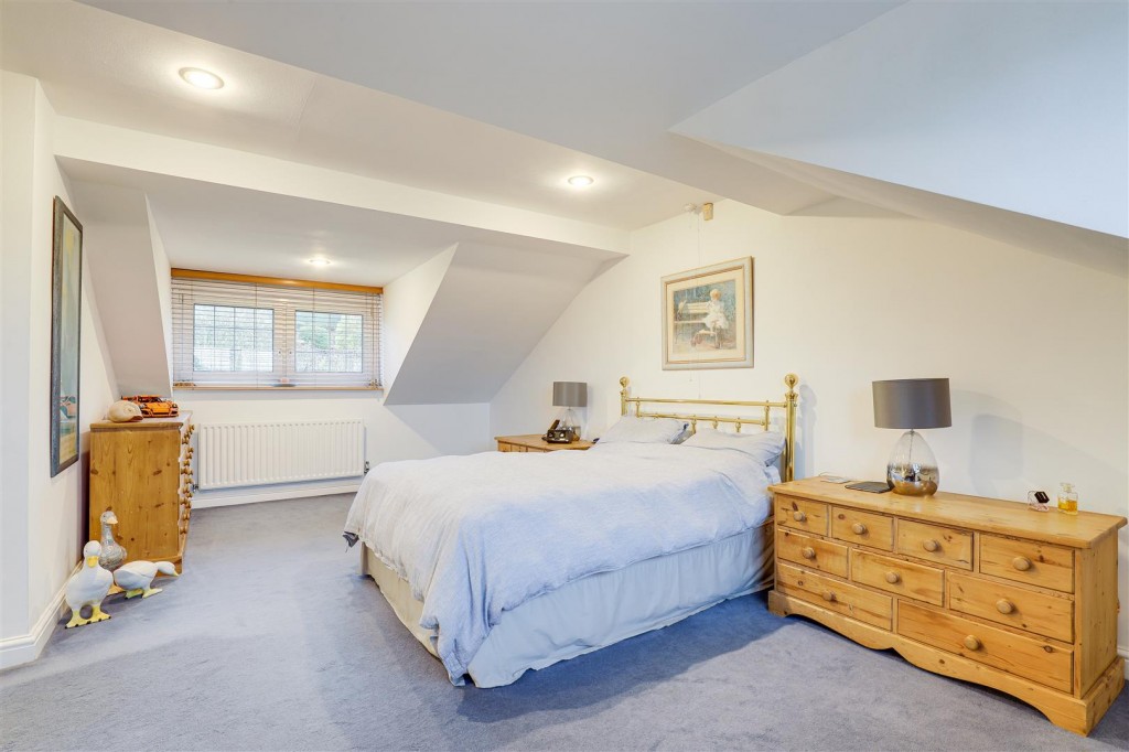 Freda Avenue, Gedling, Nottinghamshire, NG4 4FY