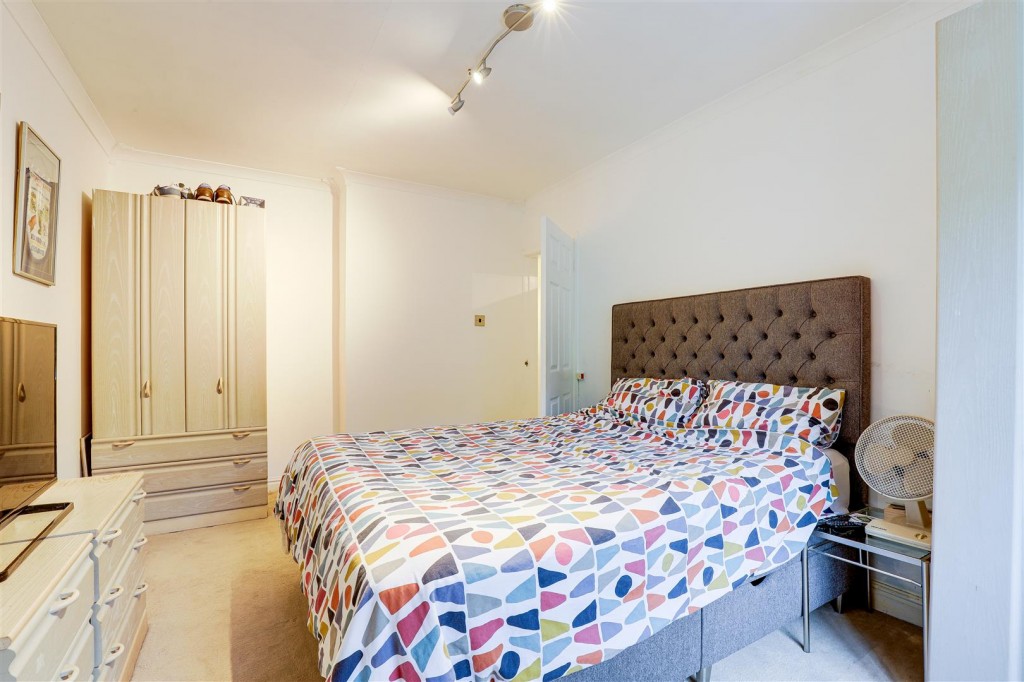 Freda Avenue, Gedling, Nottinghamshire, NG4 4FY