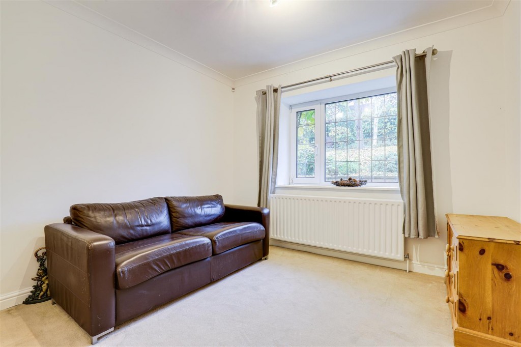 Freda Avenue, Gedling, Nottinghamshire, NG4 4FY