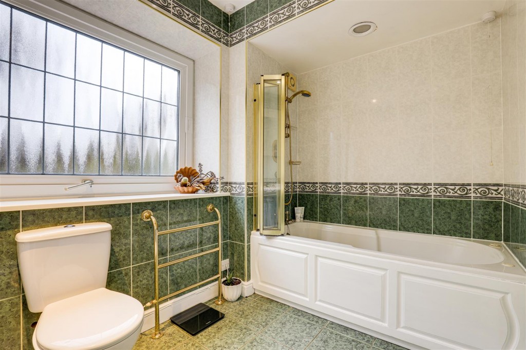 Freda Avenue, Gedling, Nottinghamshire, NG4 4FY