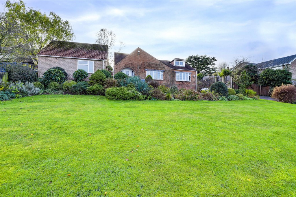 Freda Avenue, Gedling, Nottinghamshire, NG4 4FY