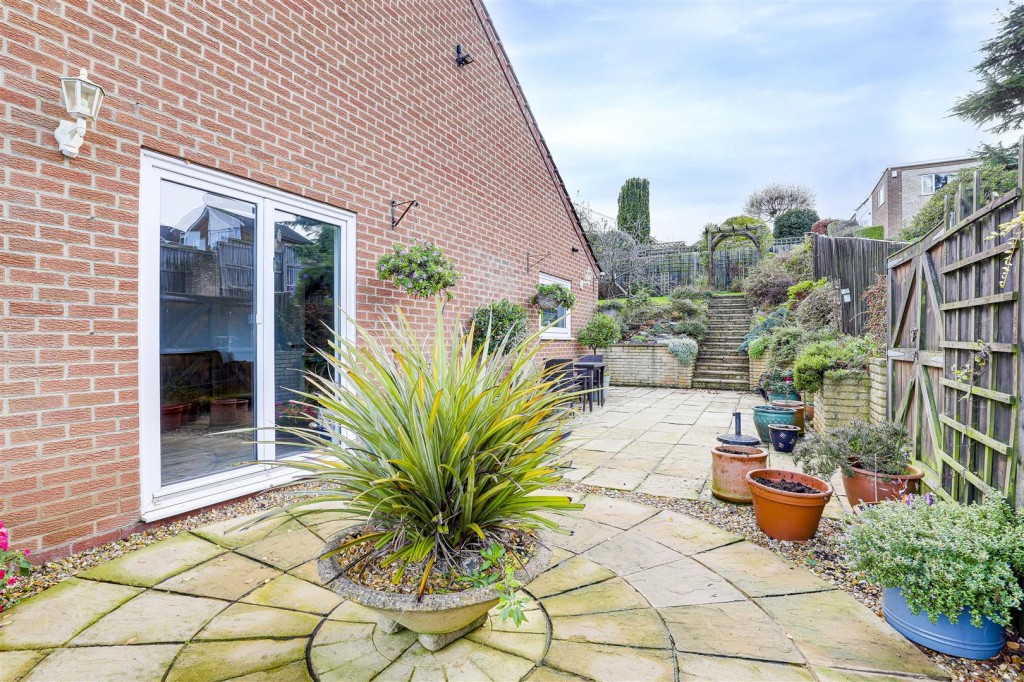 Freda Avenue, Gedling, Nottinghamshire, NG4 4FY