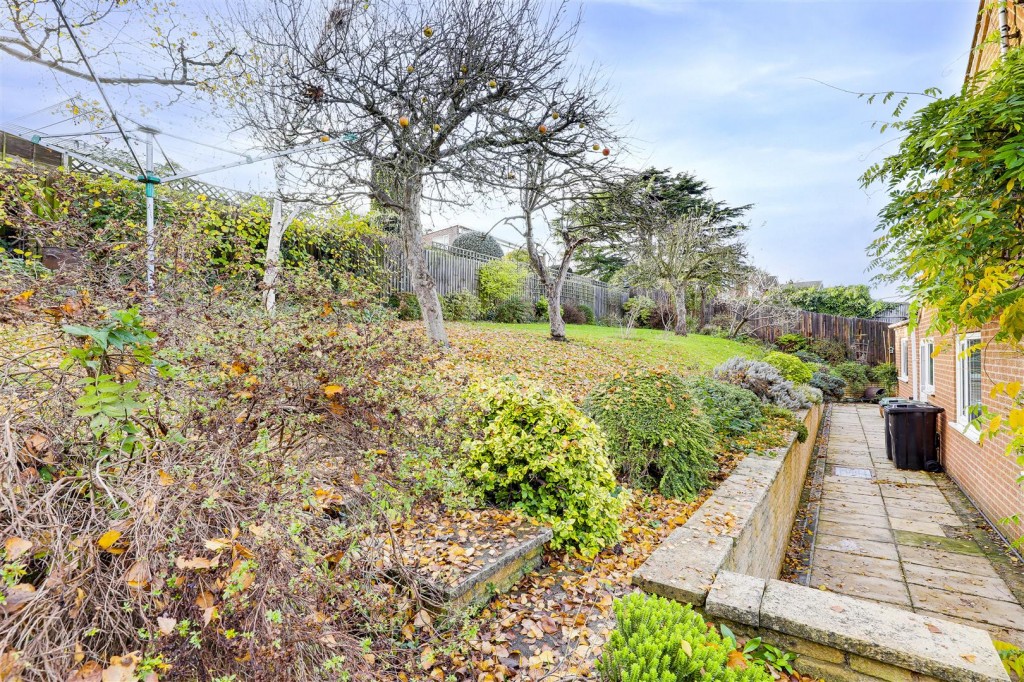 Freda Avenue, Gedling, Nottinghamshire, NG4 4FY