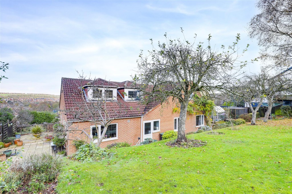 Freda Avenue, Gedling, Nottinghamshire, NG4 4FY