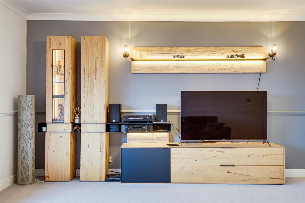 Freda Avenue, Gedling, Nottinghamshire, NG4 4FY