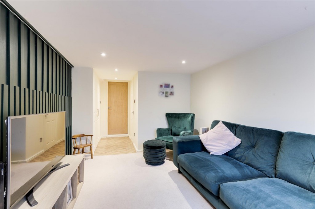 Robins Wood Road, Aspley, Nottinghamshire, NG8 3LB