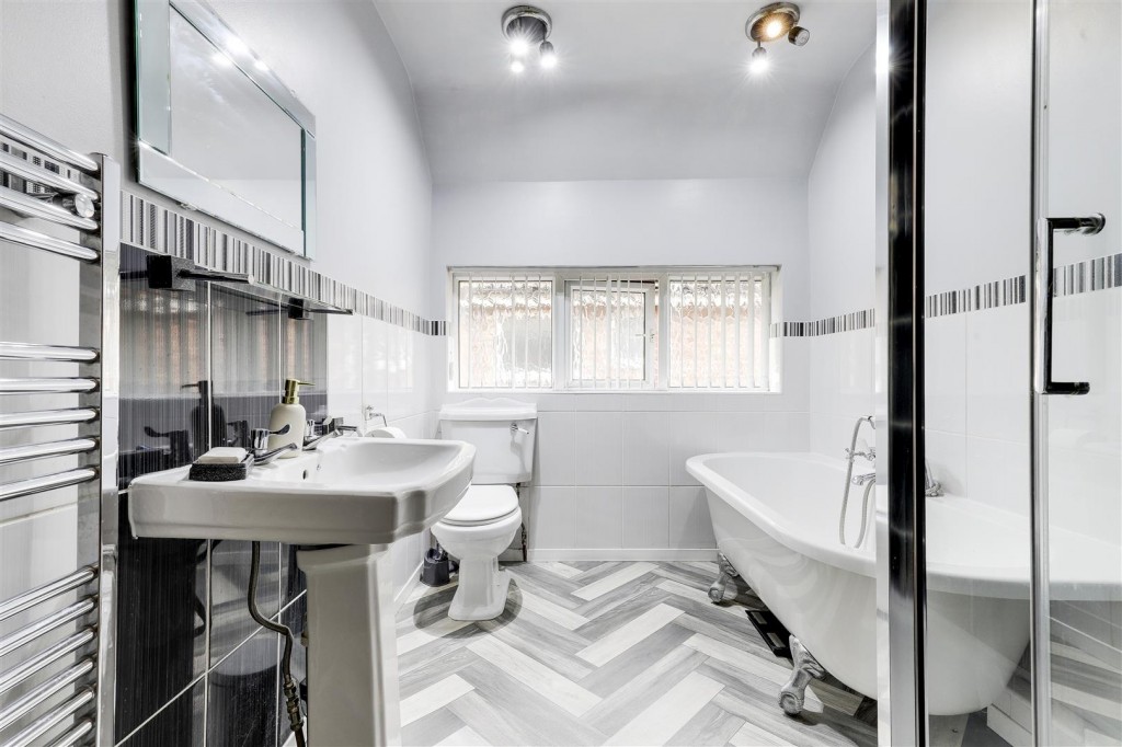 Robins Wood Road, Aspley, Nottinghamshire, NG8 3LB