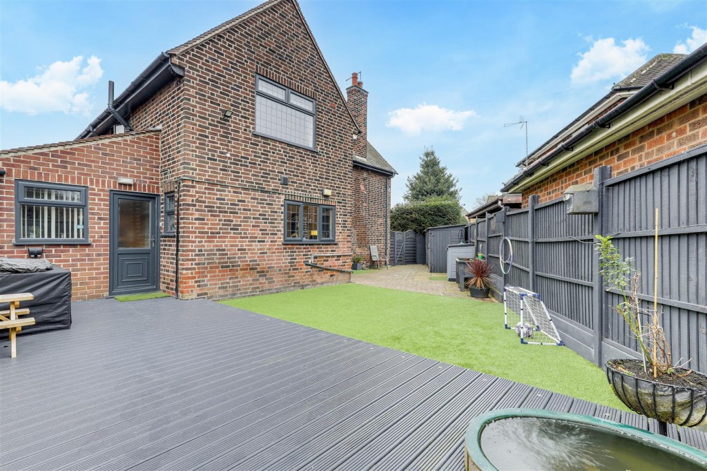 Robins Wood Road, Aspley, Nottinghamshire, NG8 3LB