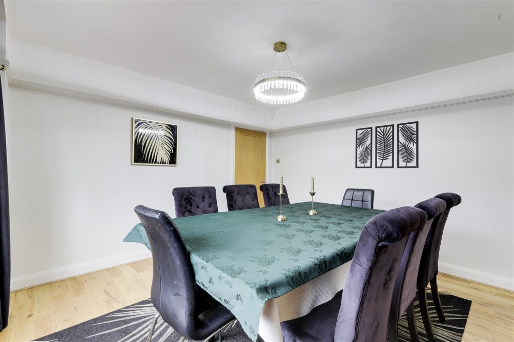 Robins Wood Road, Aspley, Nottinghamshire, NG8 3LB