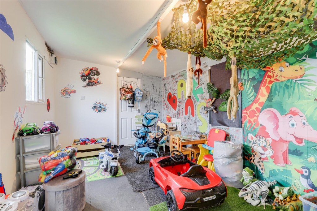 Watnall Road, Hucknall, Nottinghamshire, NG15 7NH