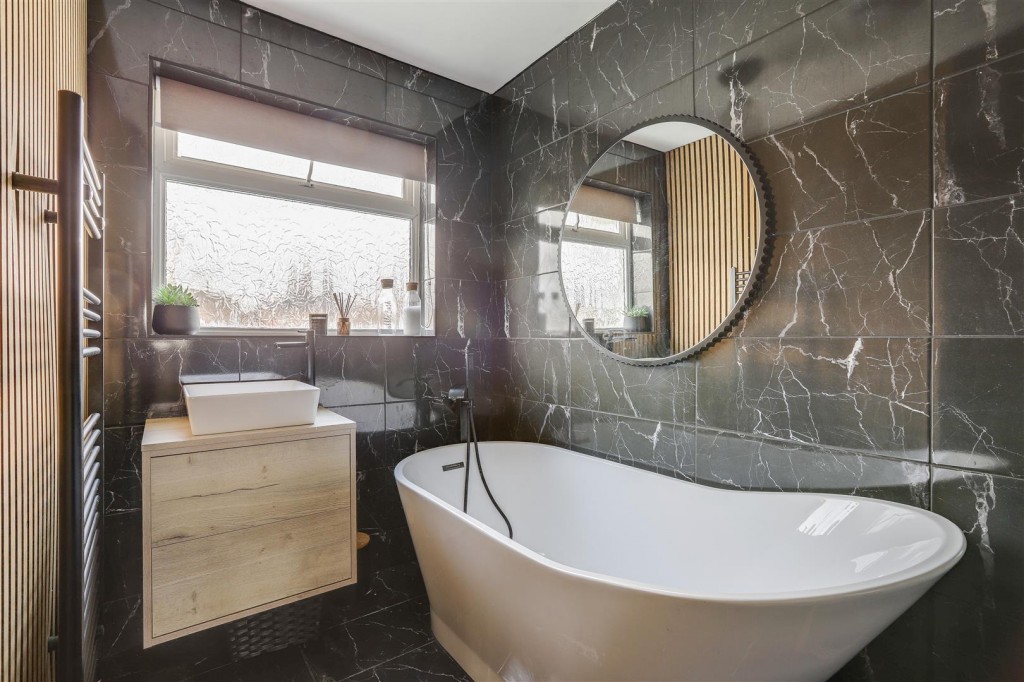 Watnall Road, Hucknall, Nottinghamshire, NG15 7NH