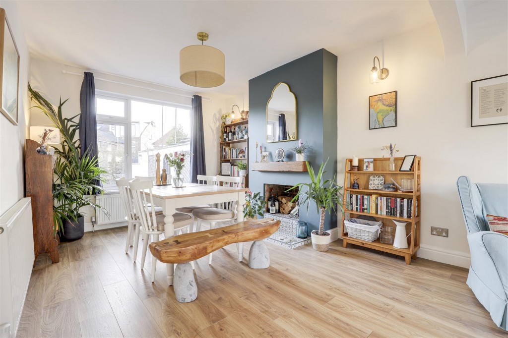 Loughborough Road, West Bridgford, Nottinghamshire, NG2 7JT