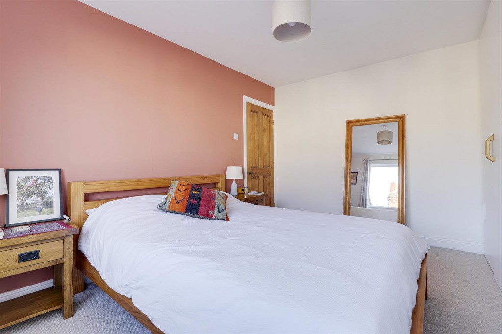 Loughborough Road, West Bridgford, Nottinghamshire, NG2 7JT