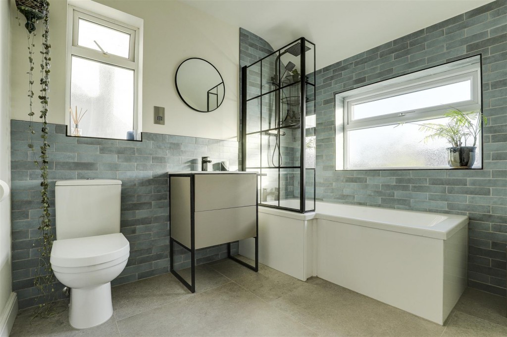 Loughborough Road, West Bridgford, Nottinghamshire, NG2 7JT