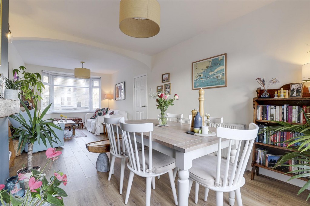 Loughborough Road, West Bridgford, Nottinghamshire, NG2 7JT