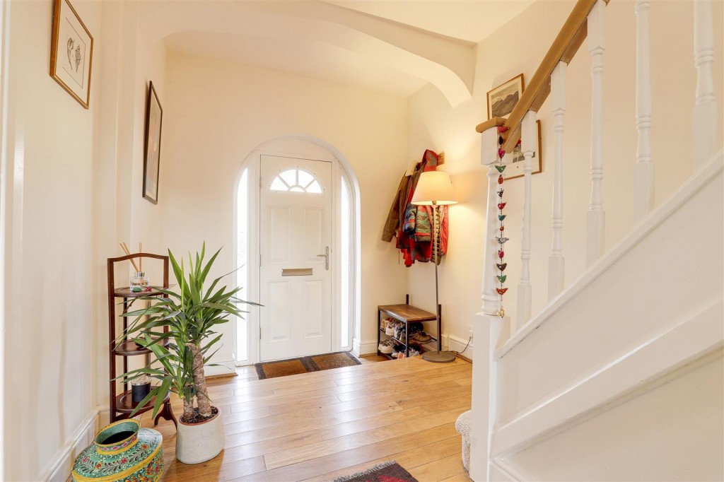 Loughborough Road, West Bridgford, Nottinghamshire, NG2 7JT