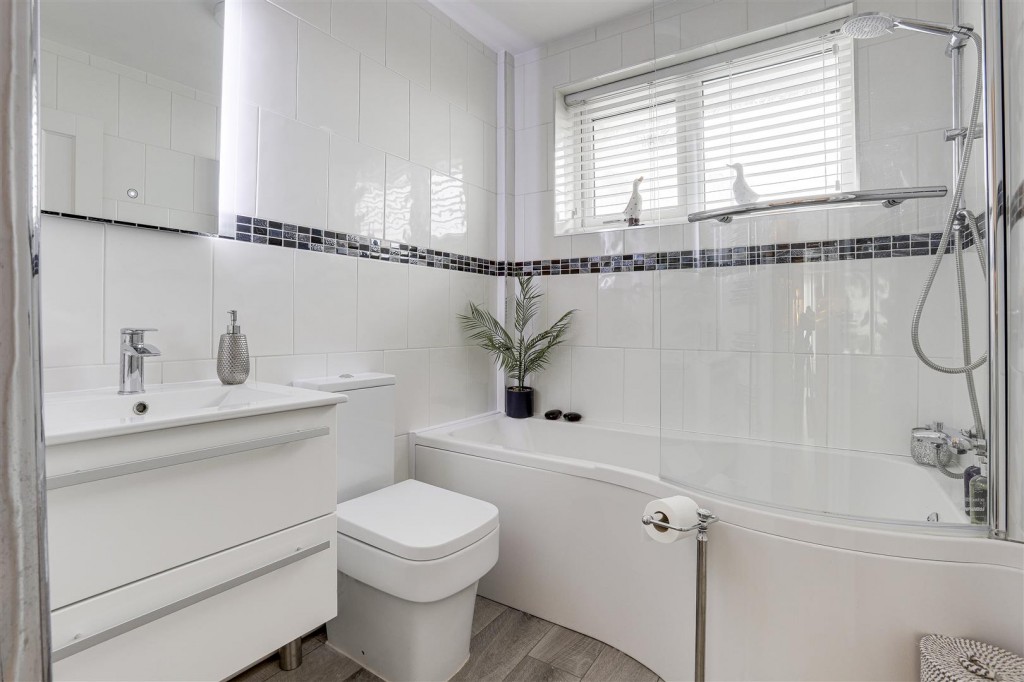 Queensway, Castle Donington, Derbyshire, DE74 2XQ