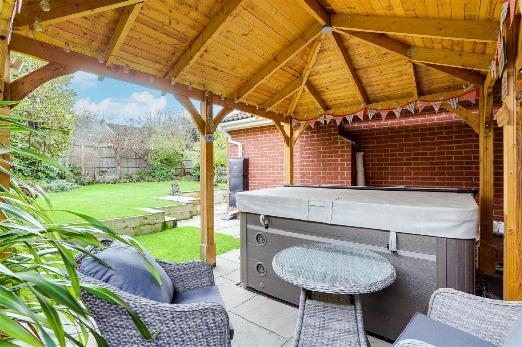 Queensway, Castle Donington, Derbyshire, DE74 2XQ