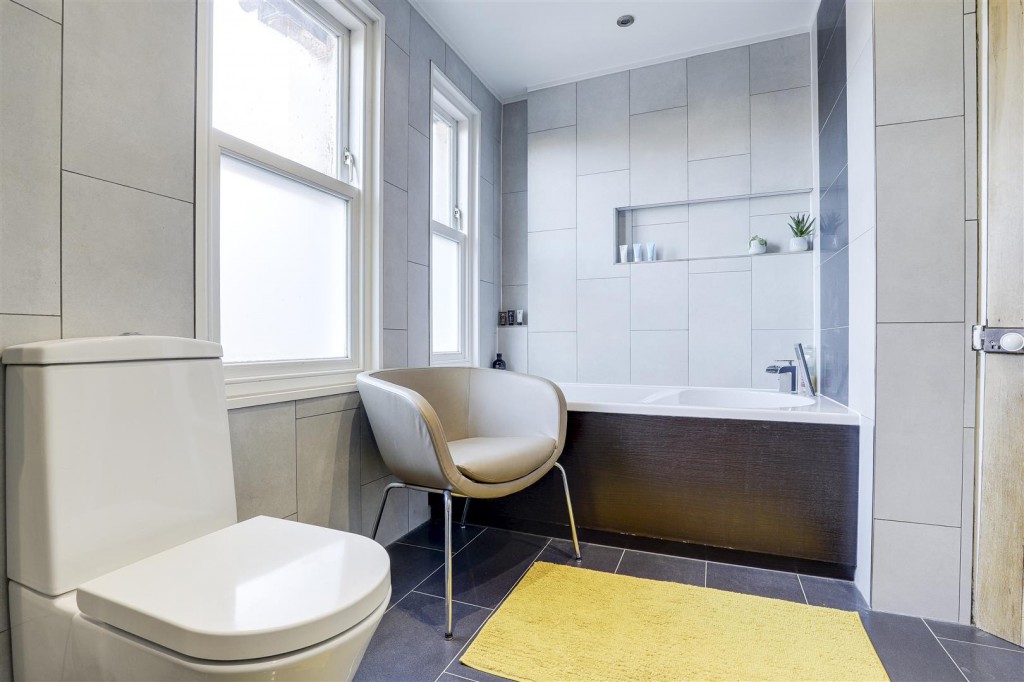 Davies Road, West Bridgford, Nottinghamshire, NG2 5JE