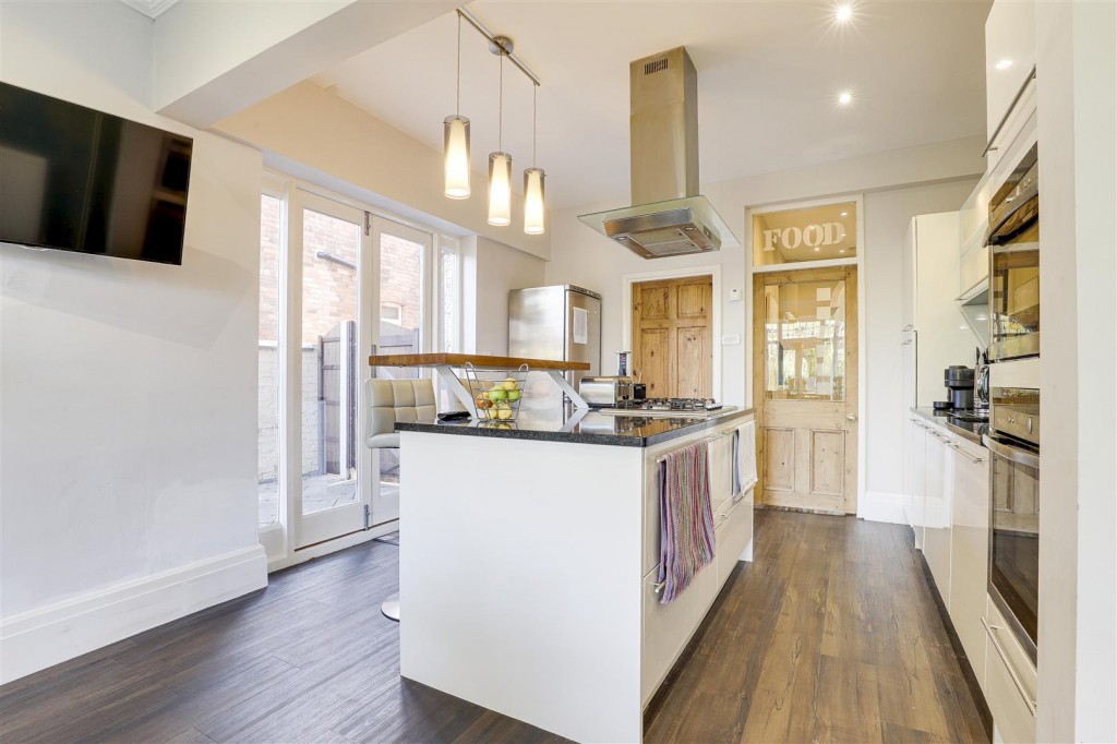 Davies Road, West Bridgford, Nottinghamshire, NG2 5JE