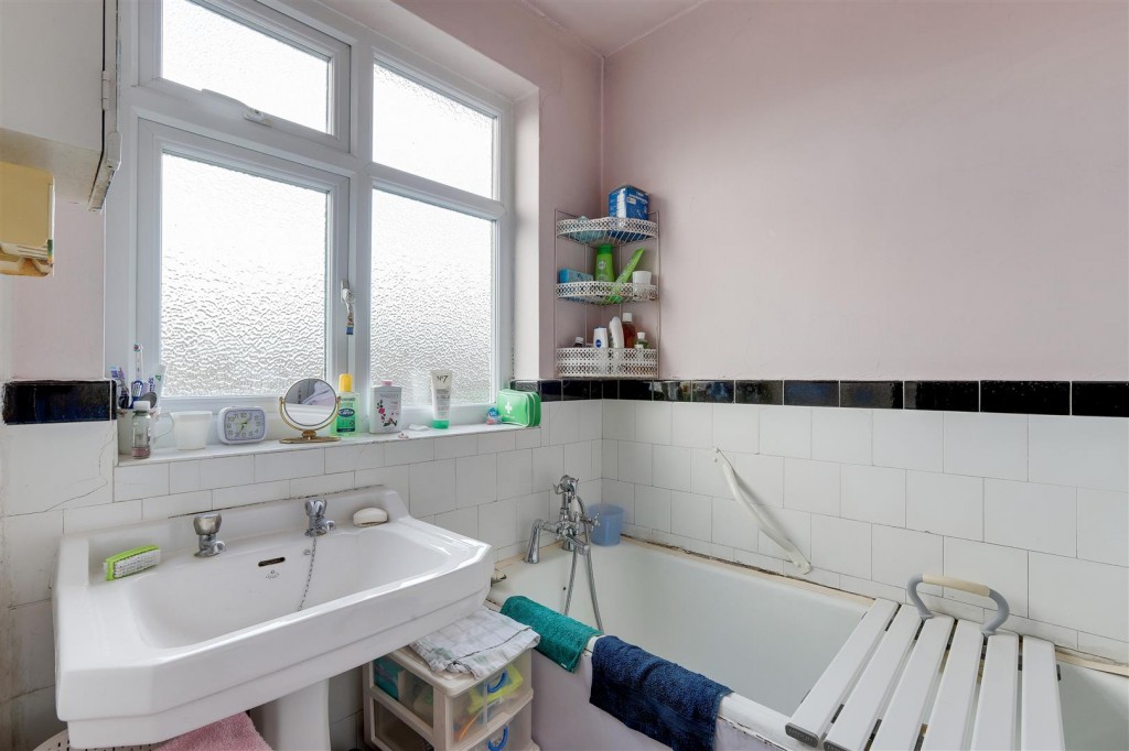 Trentham Gardens, Nottingham, Nottinghamshire , NG8 3NF