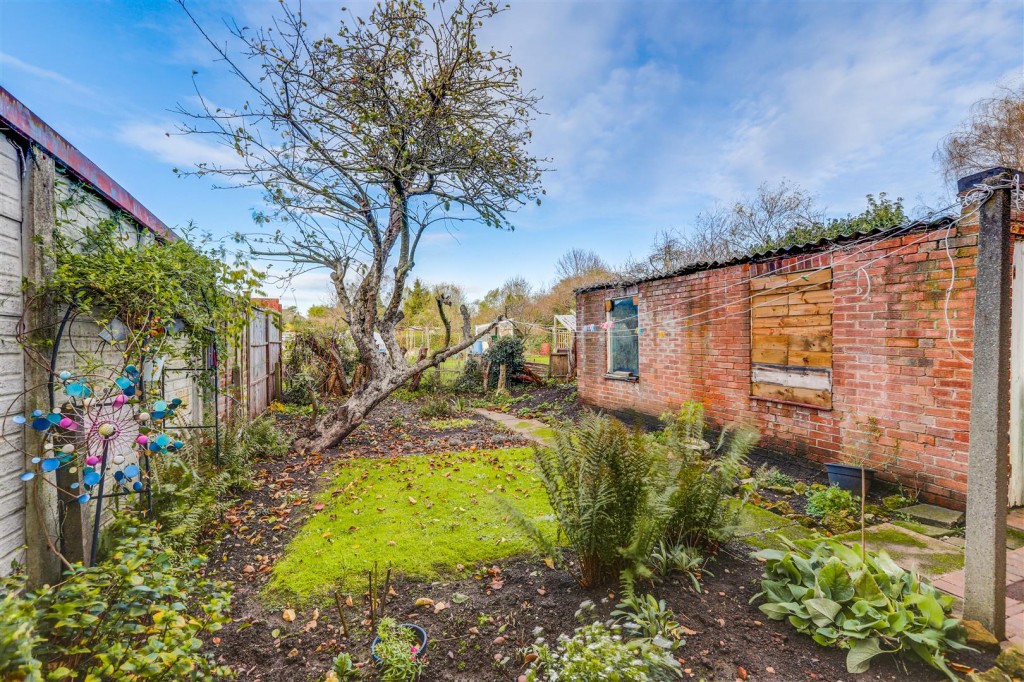 Trentham Gardens, Nottingham, Nottinghamshire , NG8 3NF