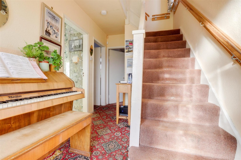 Trentham Gardens, Nottingham, Nottinghamshire , NG8 3NF