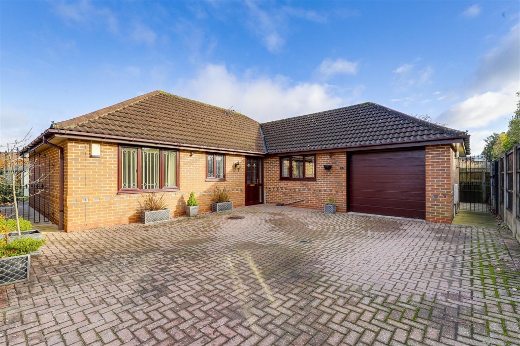Briar Gardens, Calverton, Nottinghamshire, NG14 6QW