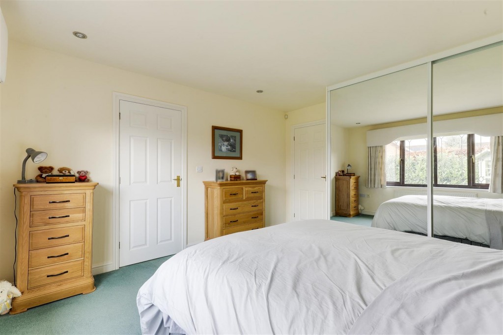 Briar Gardens, Calverton, Nottinghamshire, NG14 6QW