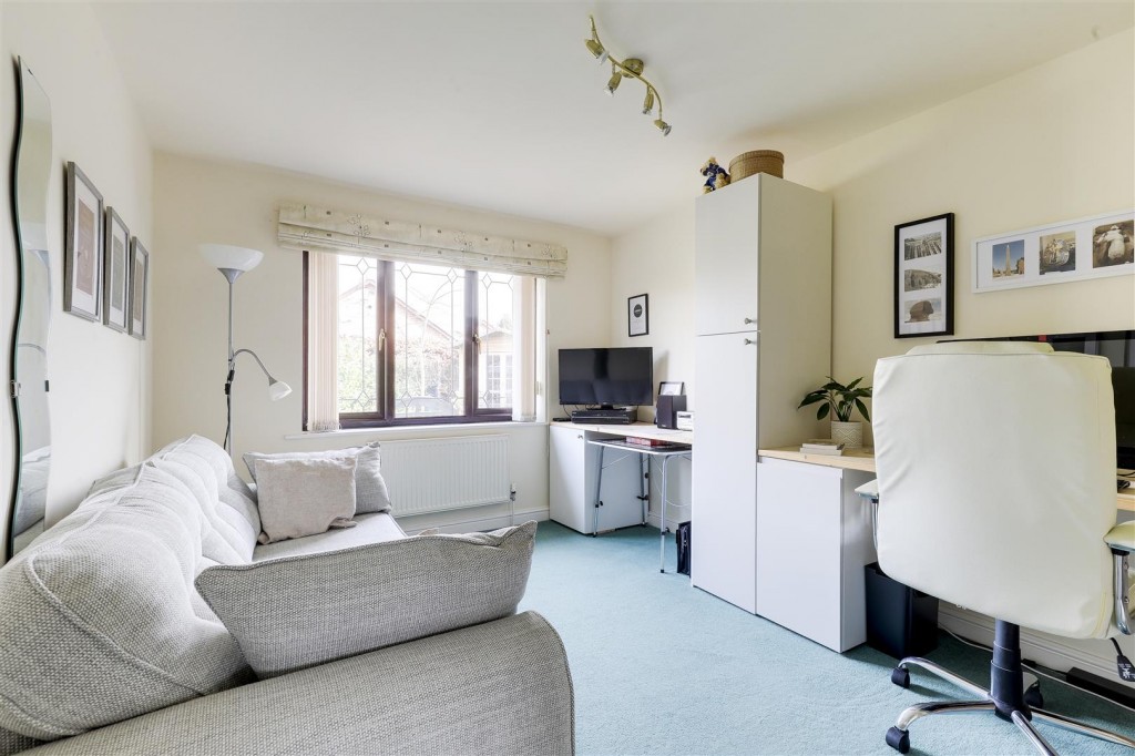 Briar Gardens, Calverton, Nottinghamshire, NG14 6QW