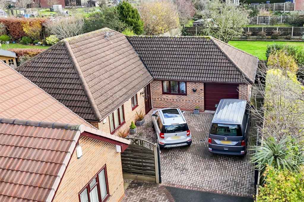 Briar Gardens, Calverton, Nottinghamshire, NG14 6QW