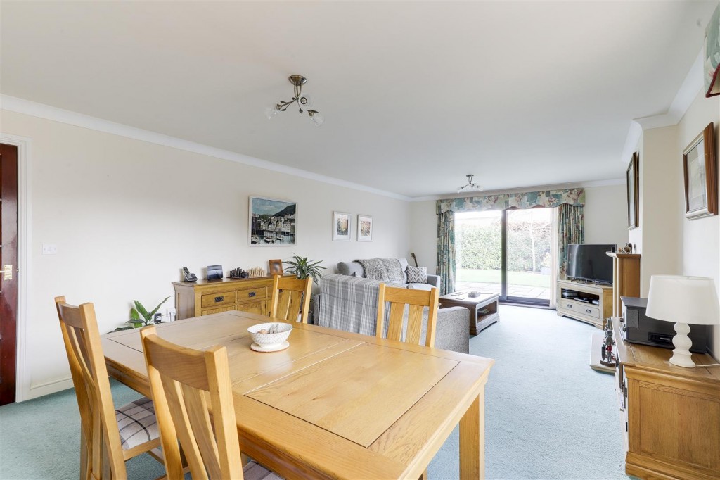 Briar Gardens, Calverton, Nottinghamshire, NG14 6QW