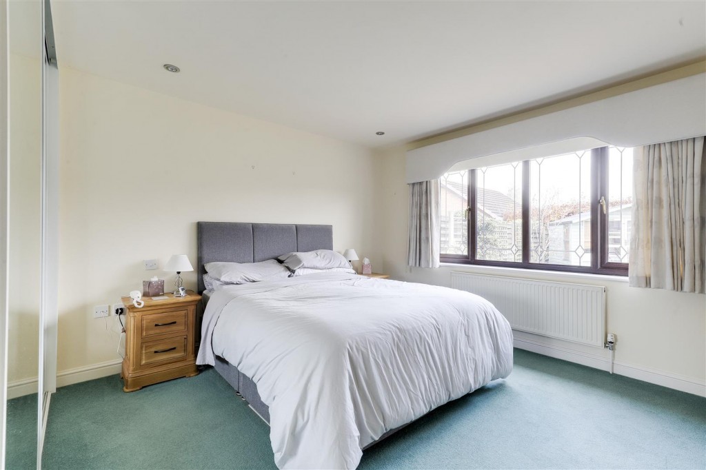 Briar Gardens, Calverton, Nottinghamshire, NG14 6QW