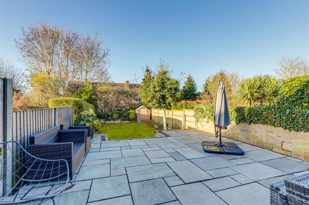 Rolleston Drive, Arnold, Nottinghamshire, NG5 7JA