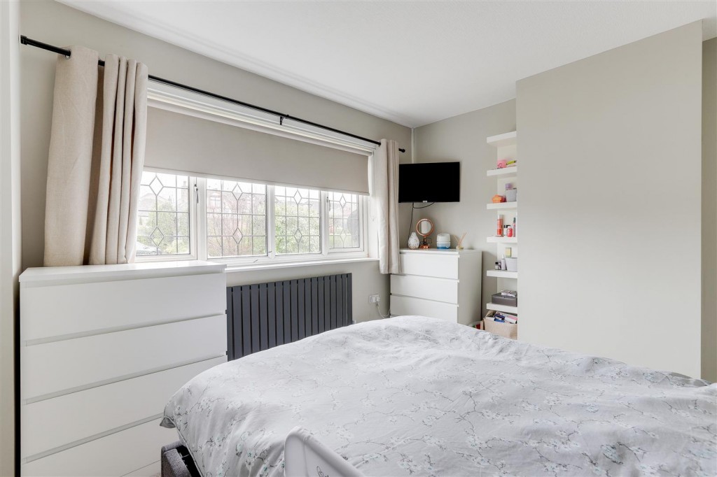 Rolleston Drive, Arnold, Nottinghamshire, NG5 7JA