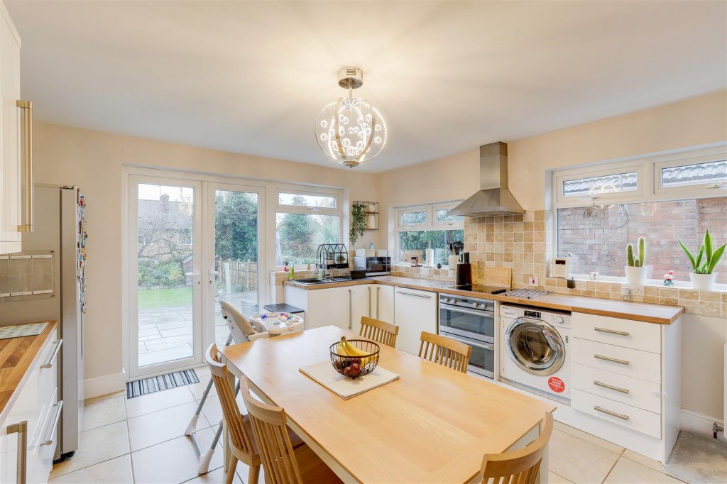 Rolleston Drive, Arnold, Nottinghamshire, NG5 7JA