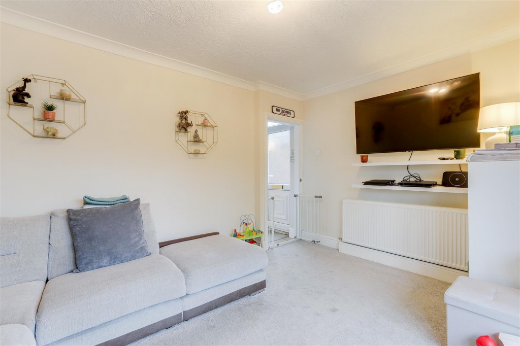 Rolleston Drive, Arnold, Nottinghamshire, NG5 7JA