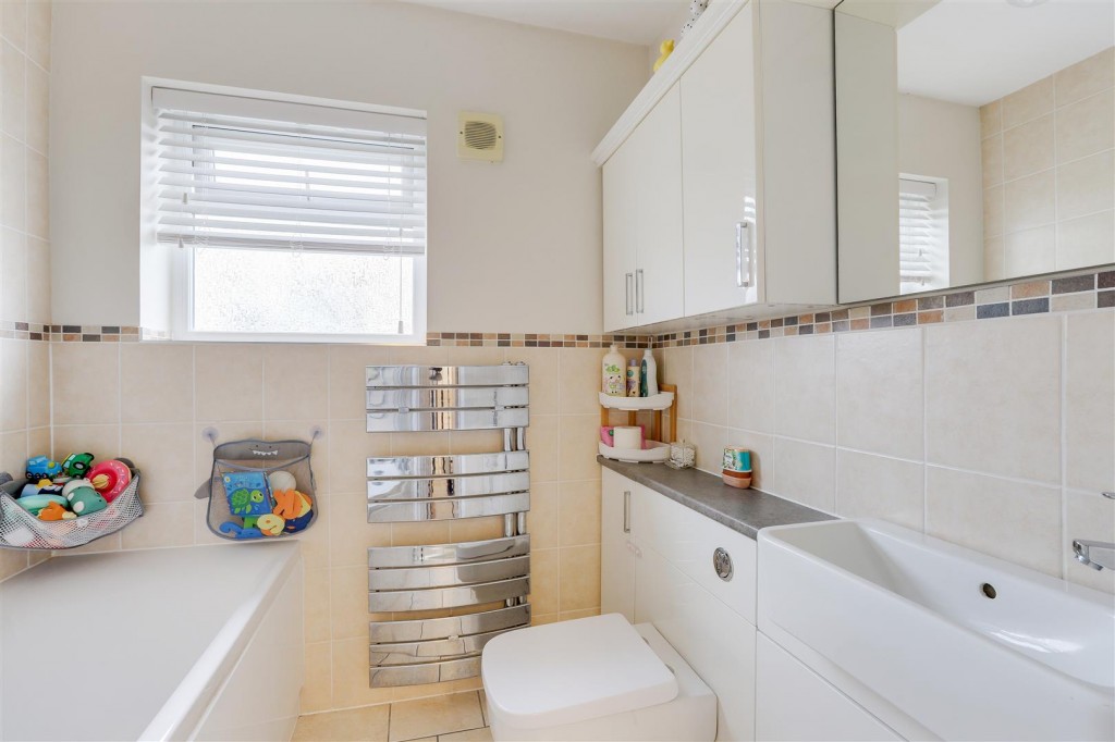 Rolleston Drive, Arnold, Nottinghamshire, NG5 7JA