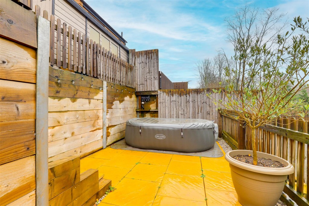 Country Crescent, Bestwood Village, Nottinghamshire, NG6 8ZX