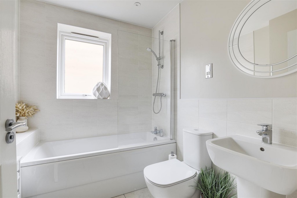 Country Crescent, Bestwood Village, Nottinghamshire, NG6 8ZX