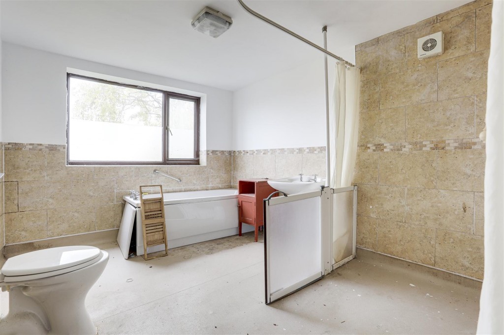 College Street, Long Eaton, Nottinghamshire, NG10 4GW