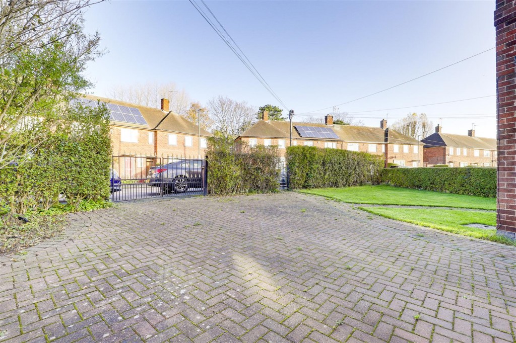 Hillbeck Crescent, Nottingham, Nottinghamshire, NG8 2EX