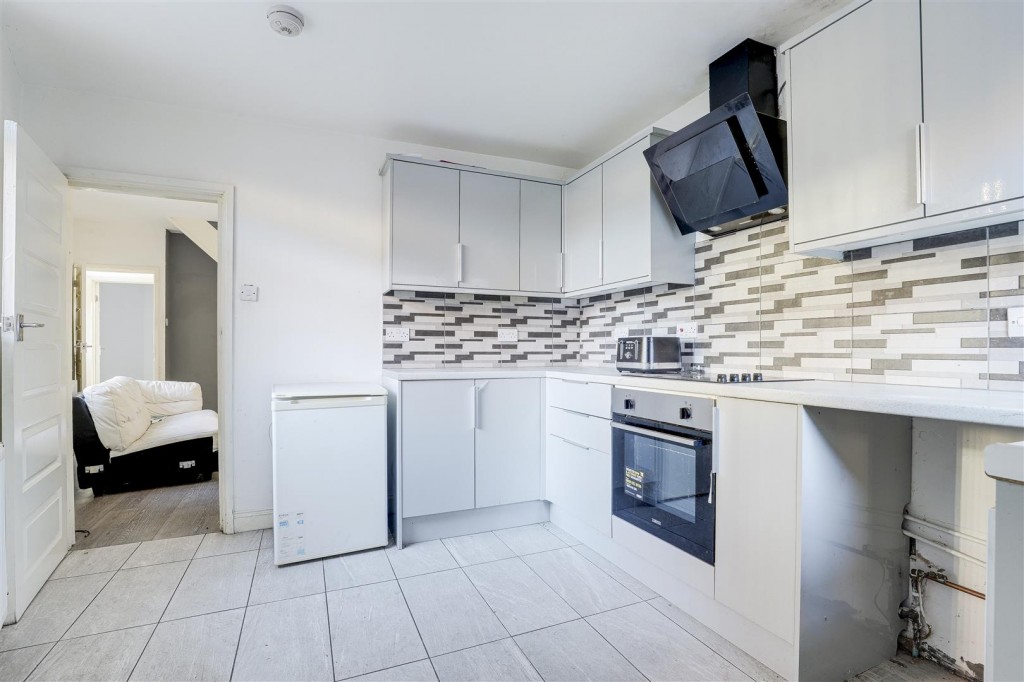 Loscoe Road, Carrington, Nottinghamshire, NG5 2AW