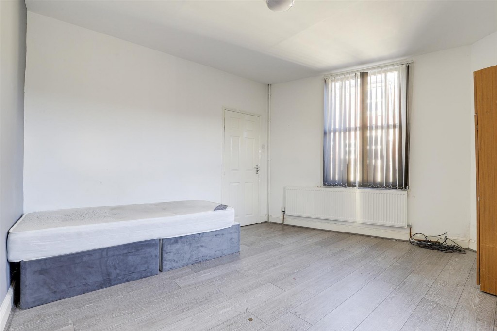 Loscoe Road, Carrington, Nottinghamshire, NG5 2AW